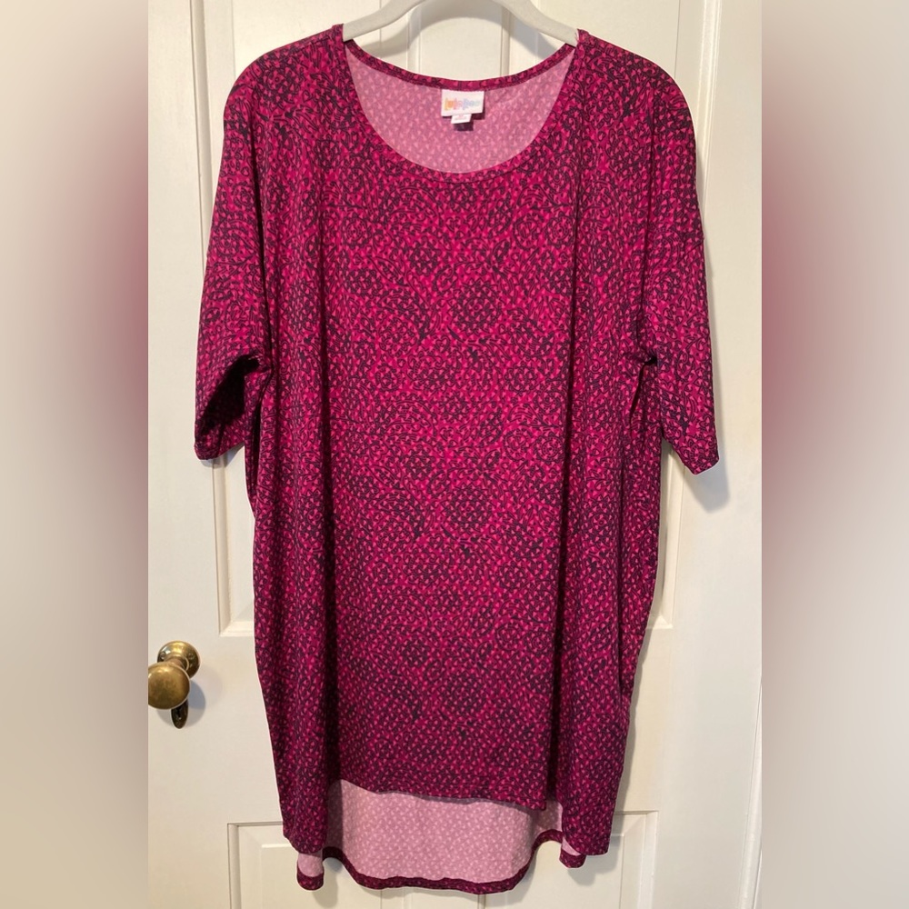Lularoe Woman’s Medium Tee T Shirt Burgundy Pink Paisley Floral High Low
